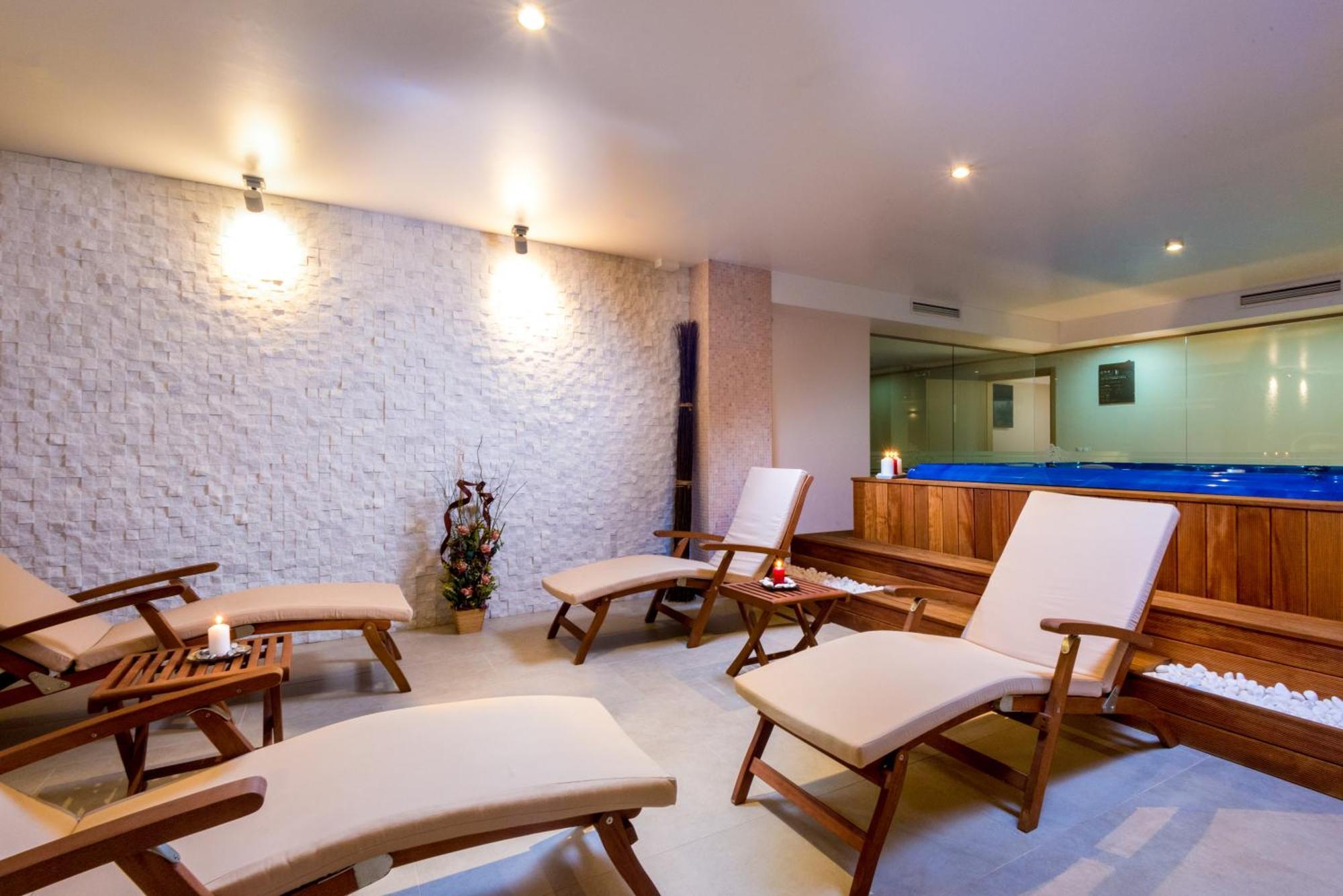 Hotel & Relax Zone Cattleya Krushuna Ngoại thất bức ảnh