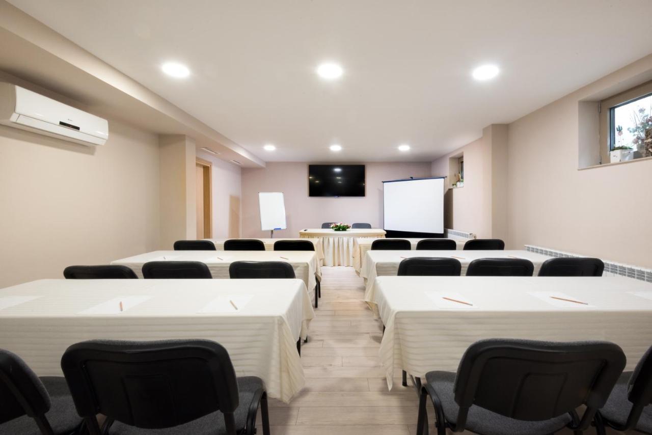 Hotel & Relax Zone Cattleya Krushuna Ngoại thất bức ảnh