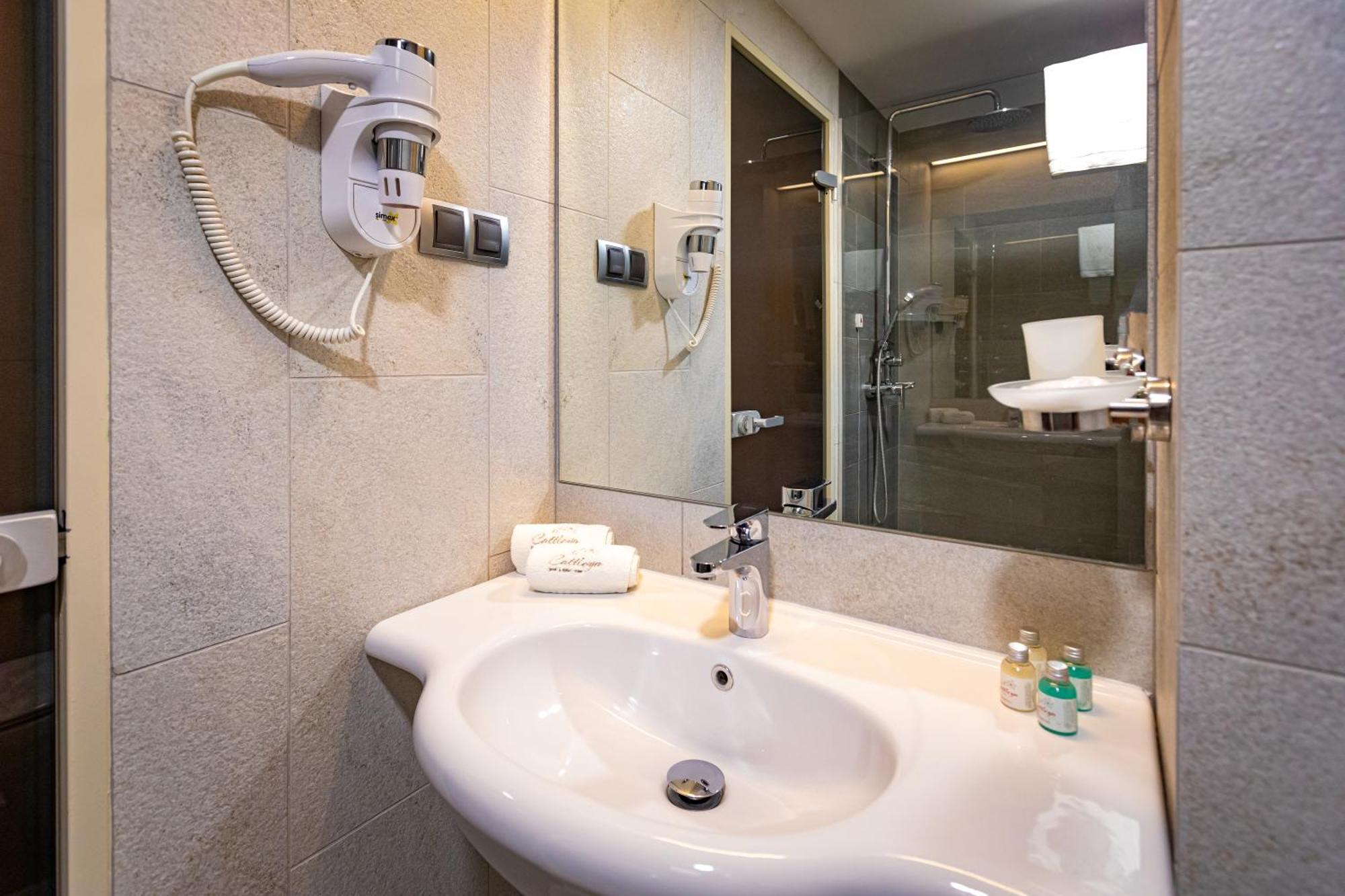 Hotel & Relax Zone Cattleya Krushuna Ngoại thất bức ảnh