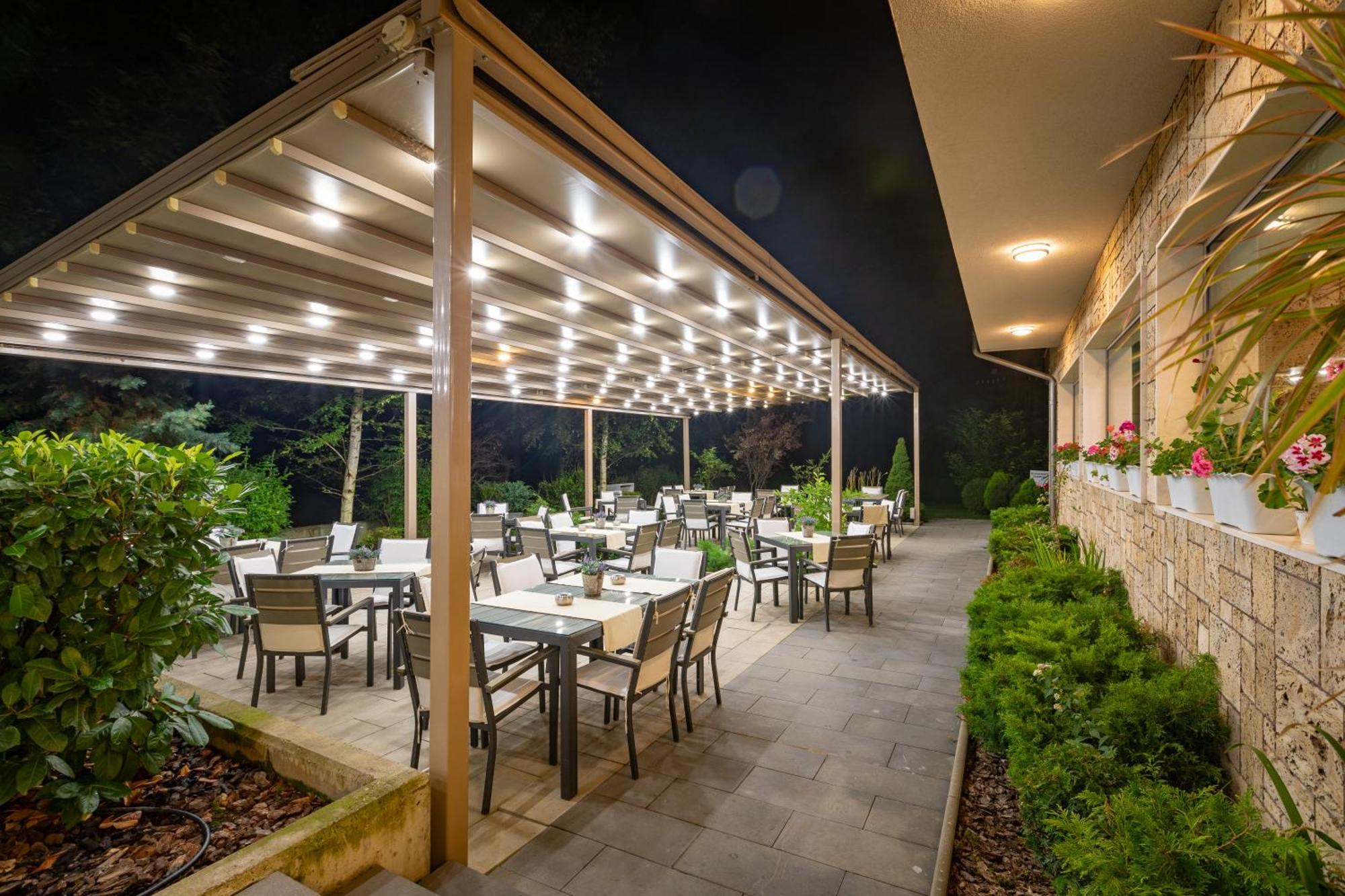 Hotel & Relax Zone Cattleya Krushuna Ngoại thất bức ảnh